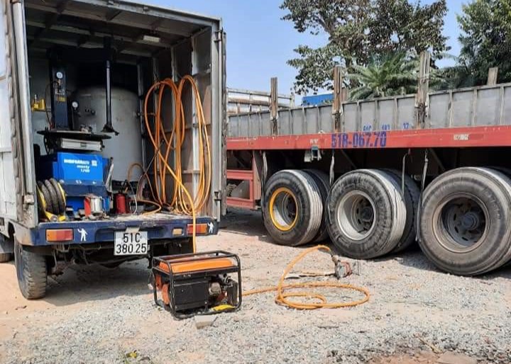 Vá Vỏ Xe Container Bình Dương 24/7 - Cứu Hộ Lốp Xe Đầu Kéo Tận Nơi